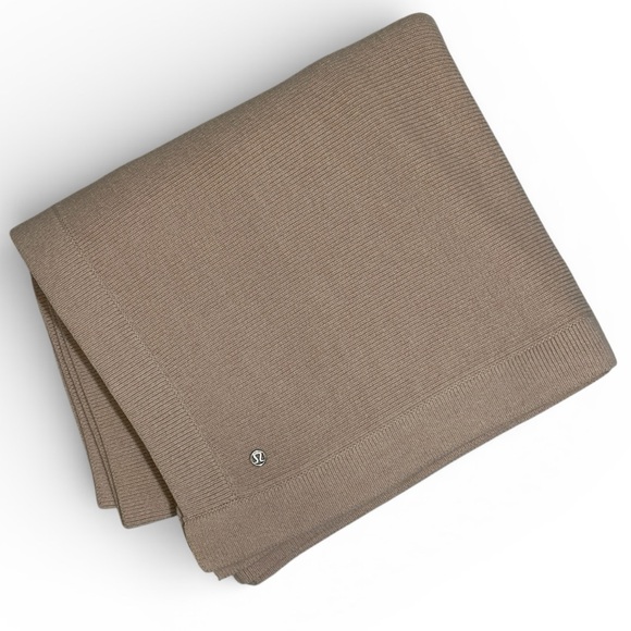 Lululemon Divinity Scarf - Picture 4 of 16